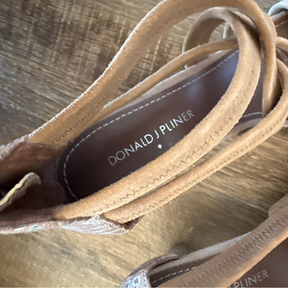 Donald J. Pliner Women's Tan Sandals - Picture 8 of 9